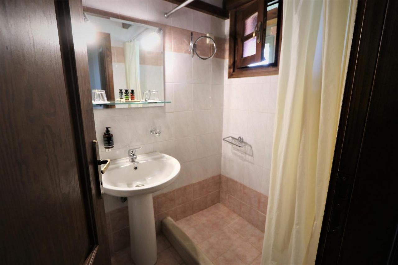 Vateri Hotell Límni Exteriör bild